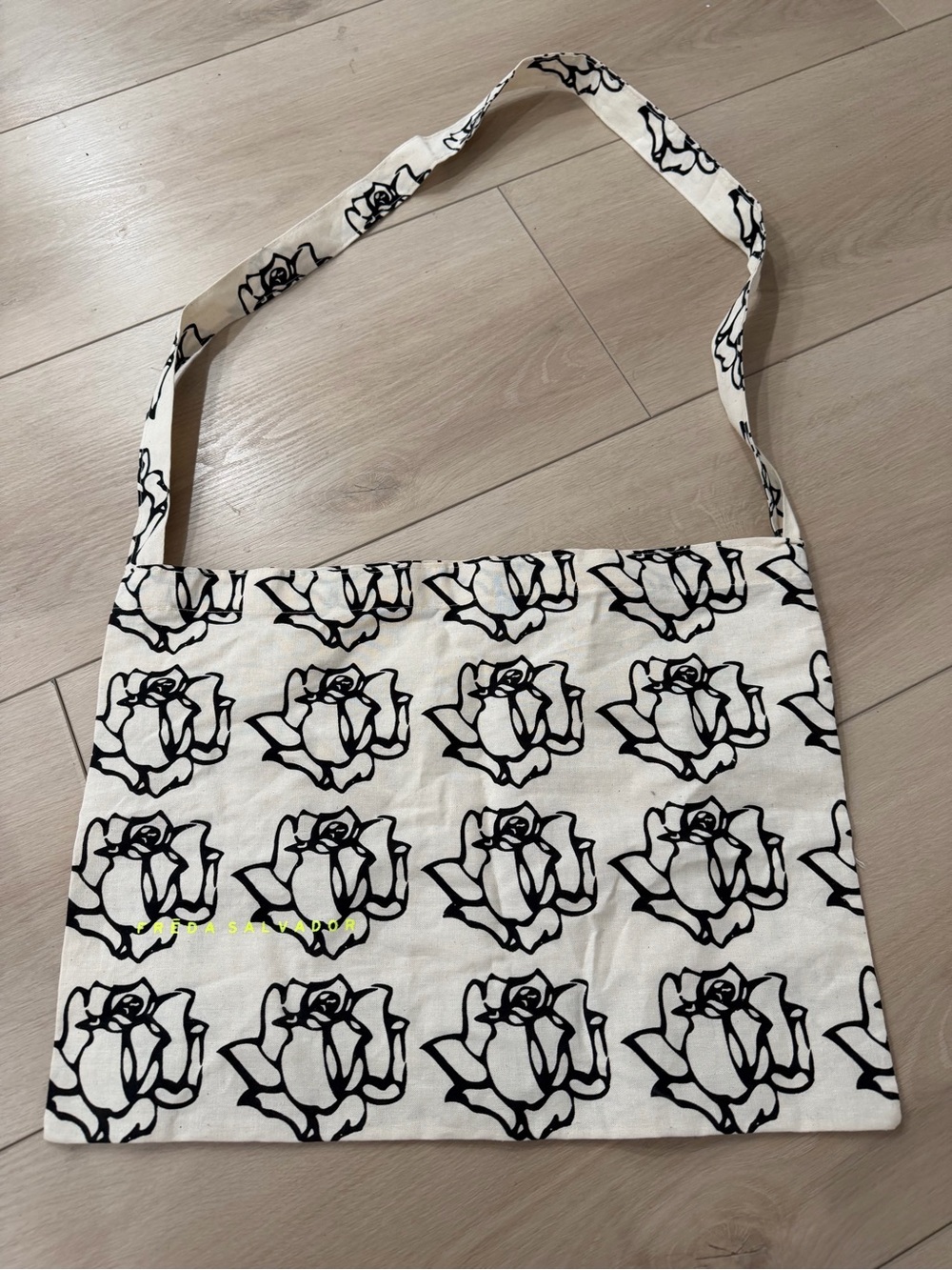 ⁠NWOT Freda Salvador Canvas Rose Print Tote Bag | Crossbody Shoulder Tote⁠